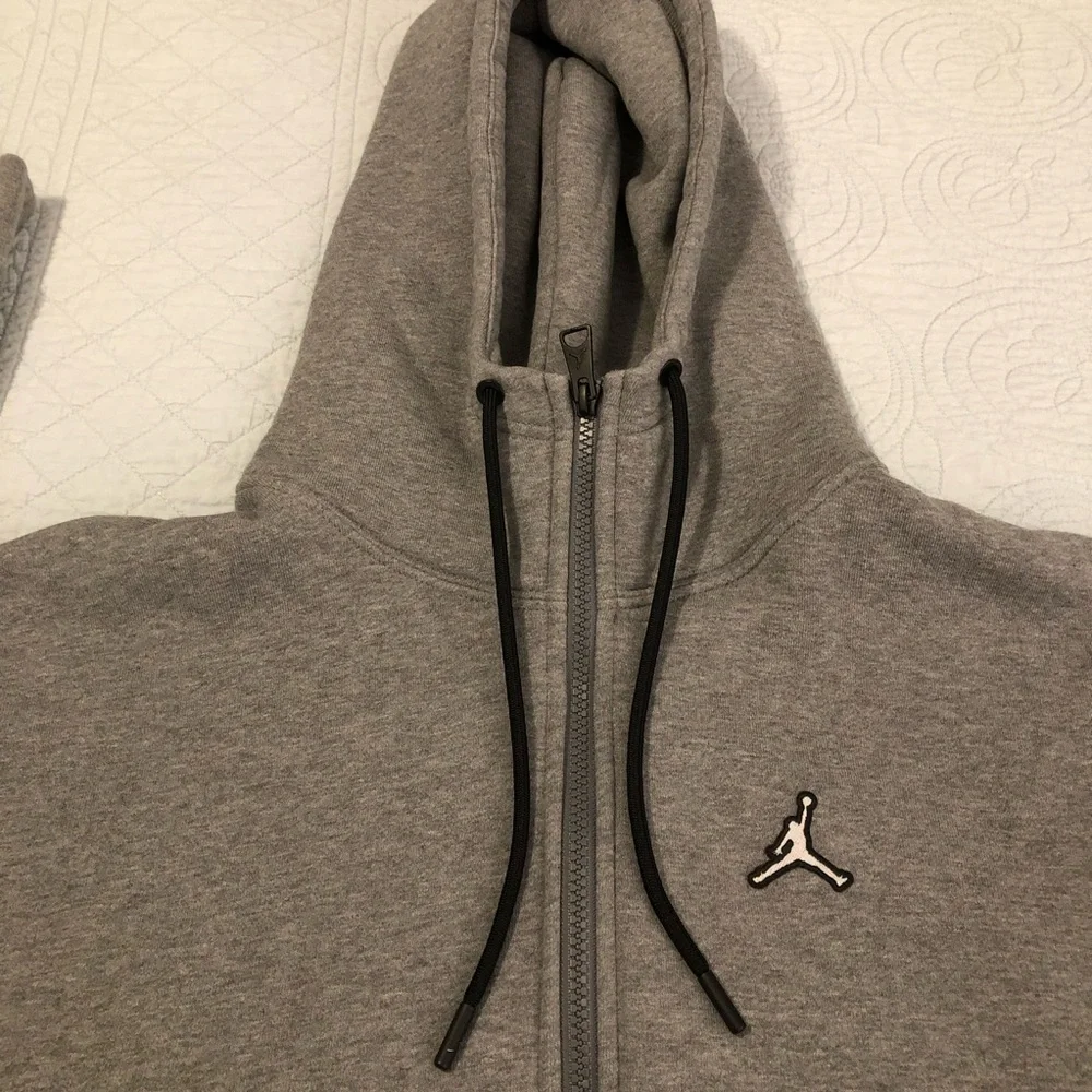 Air Jordan full zip hooded jacket. Size medium.